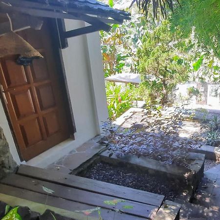 四鱼酒店 美娜多 外观 照片